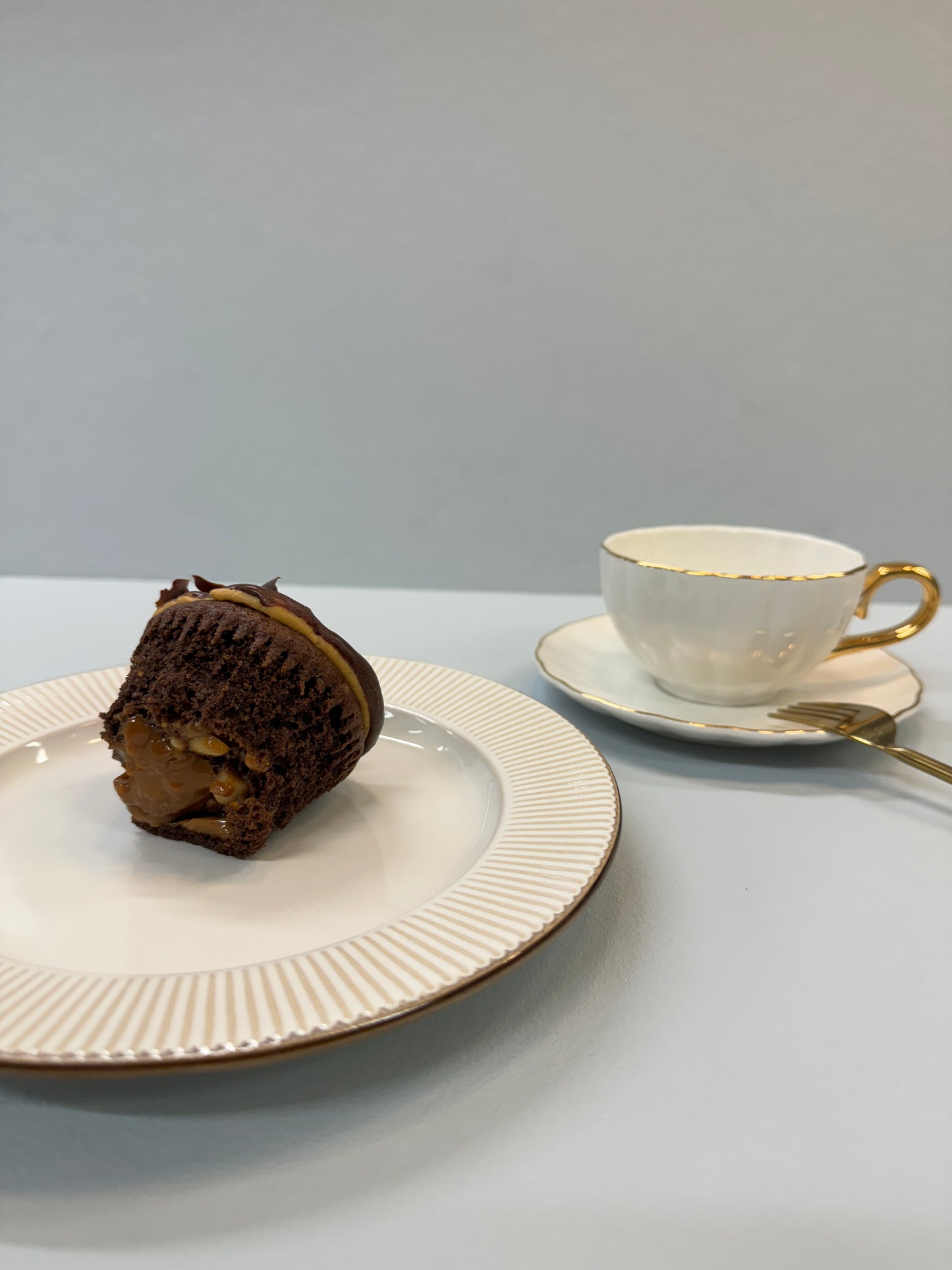 CUPCAKE - CHOCOLATE WITH CARAMEL