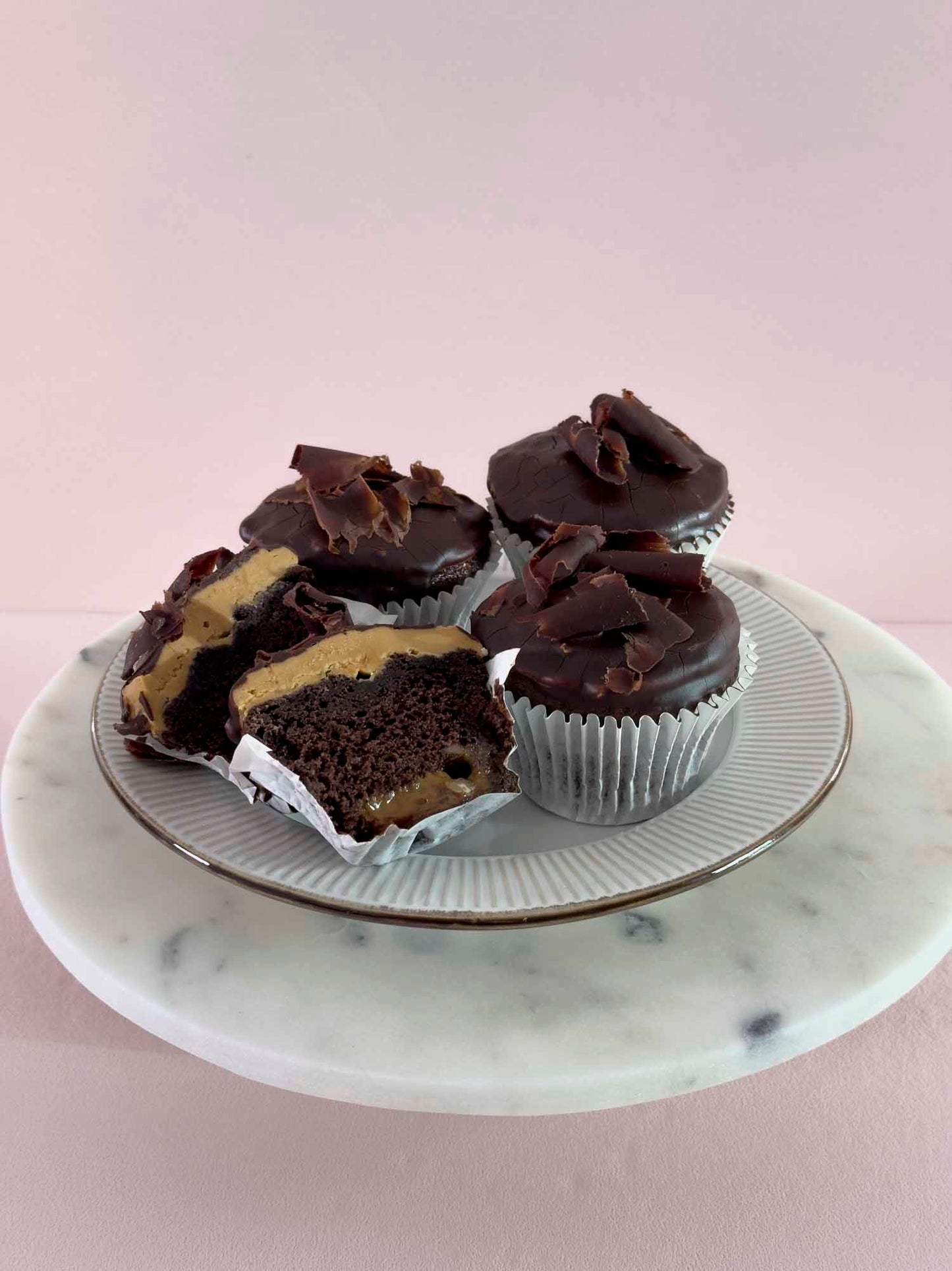 CUPCAKE - CHOCOLATE WITH CARAMEL